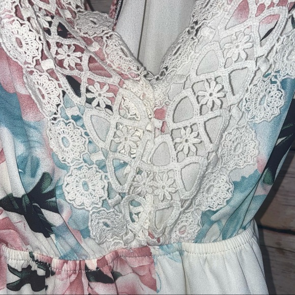 NEW Audrey 3+1 White Floral Romper - Picture 6 of 6